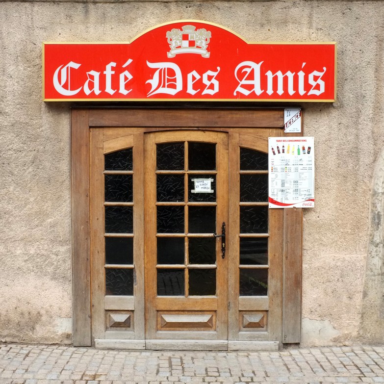 devanture d'un Café des amis